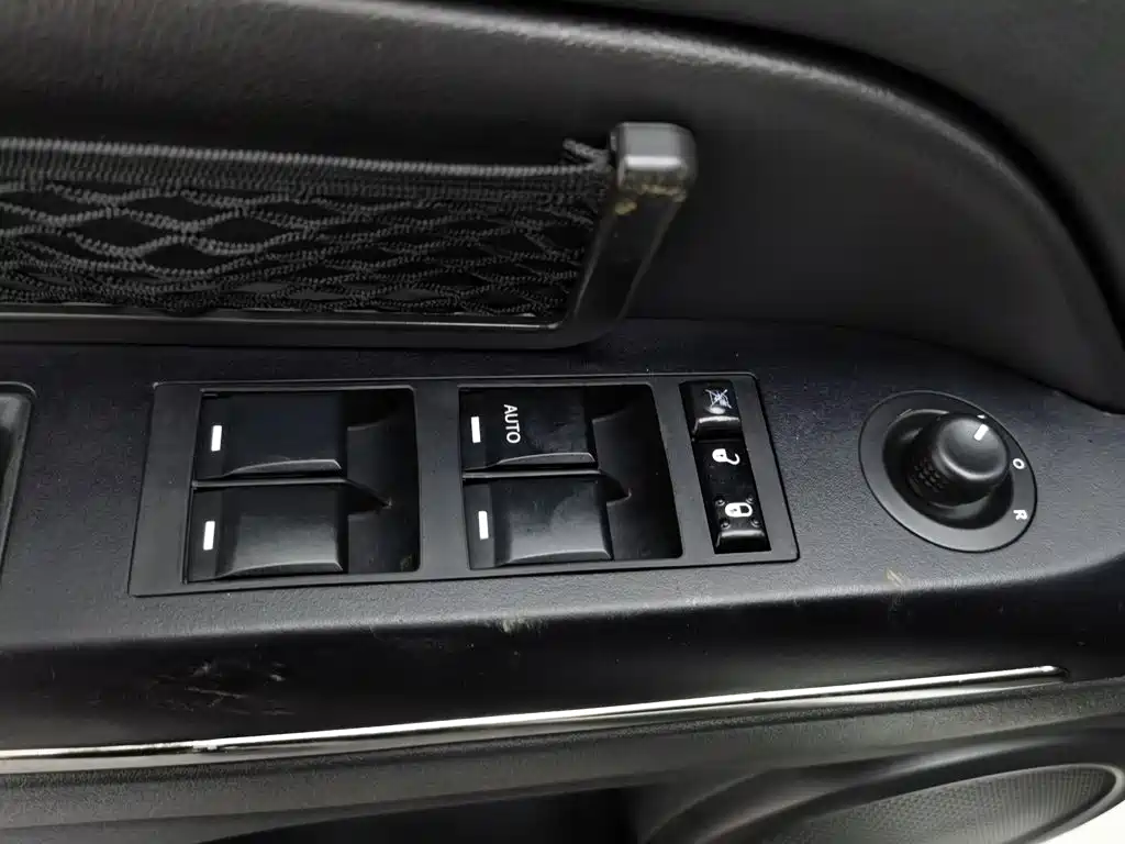 Jeep Compass (Import) — миниатюра 9