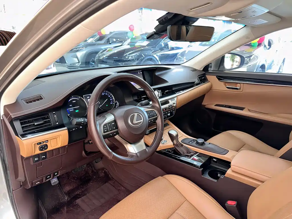 Lexus ES — миниатюра 7