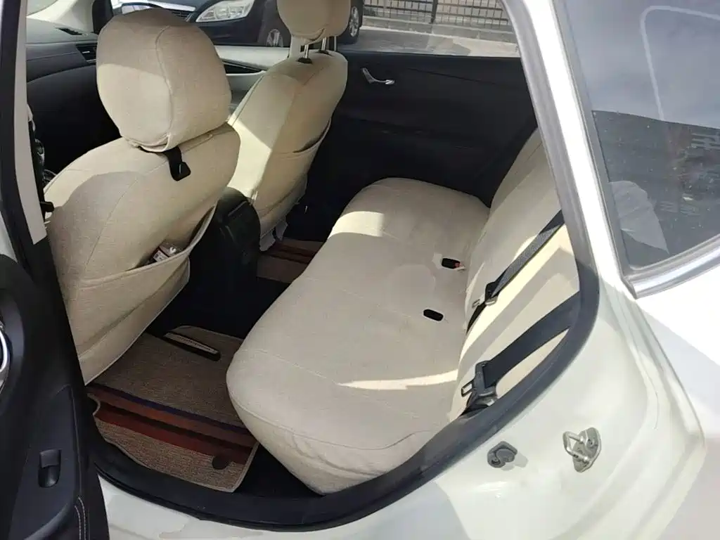 Nissan Tiida — миниатюра 17