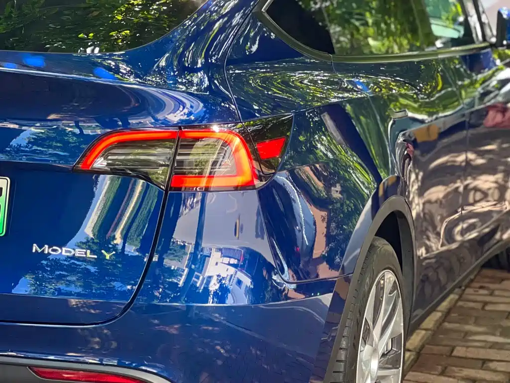 Tesla Model Y — миниатюра 11