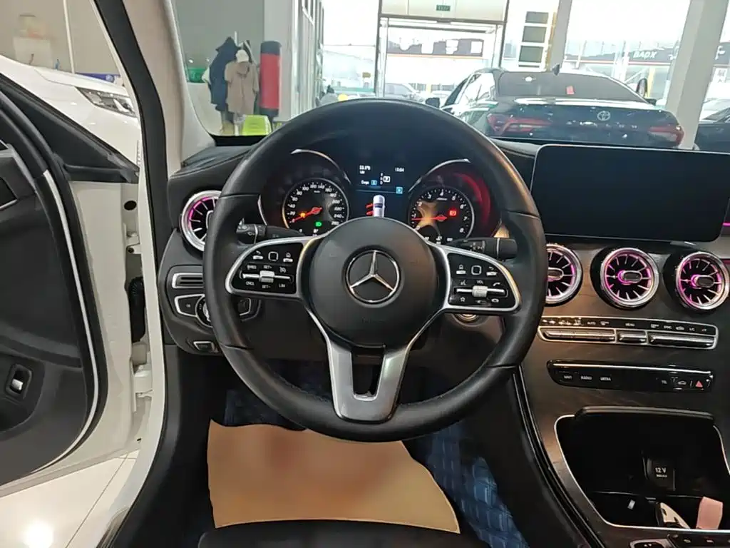 Mercedes-Benz C-Class — миниатюра 11