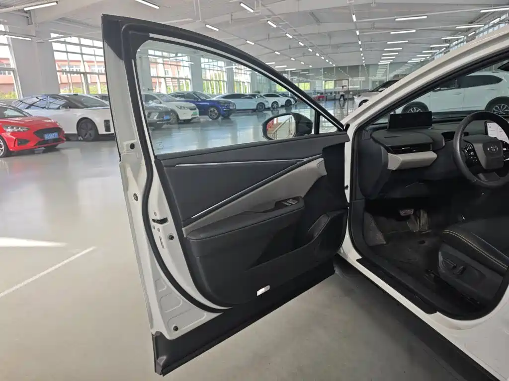 Toyota bZ5 — миниатюра 17