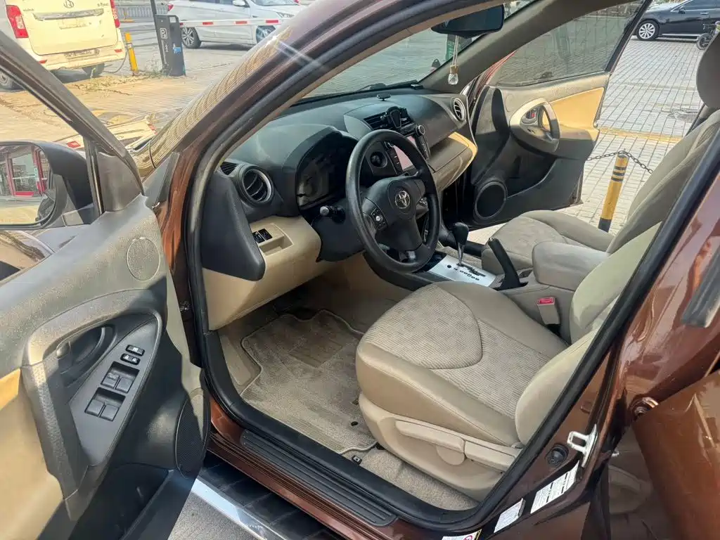 Toyota RAV4 — миниатюра 4