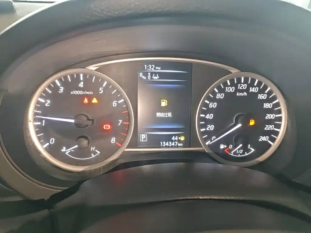 Nissan Tiida — миниатюра 12