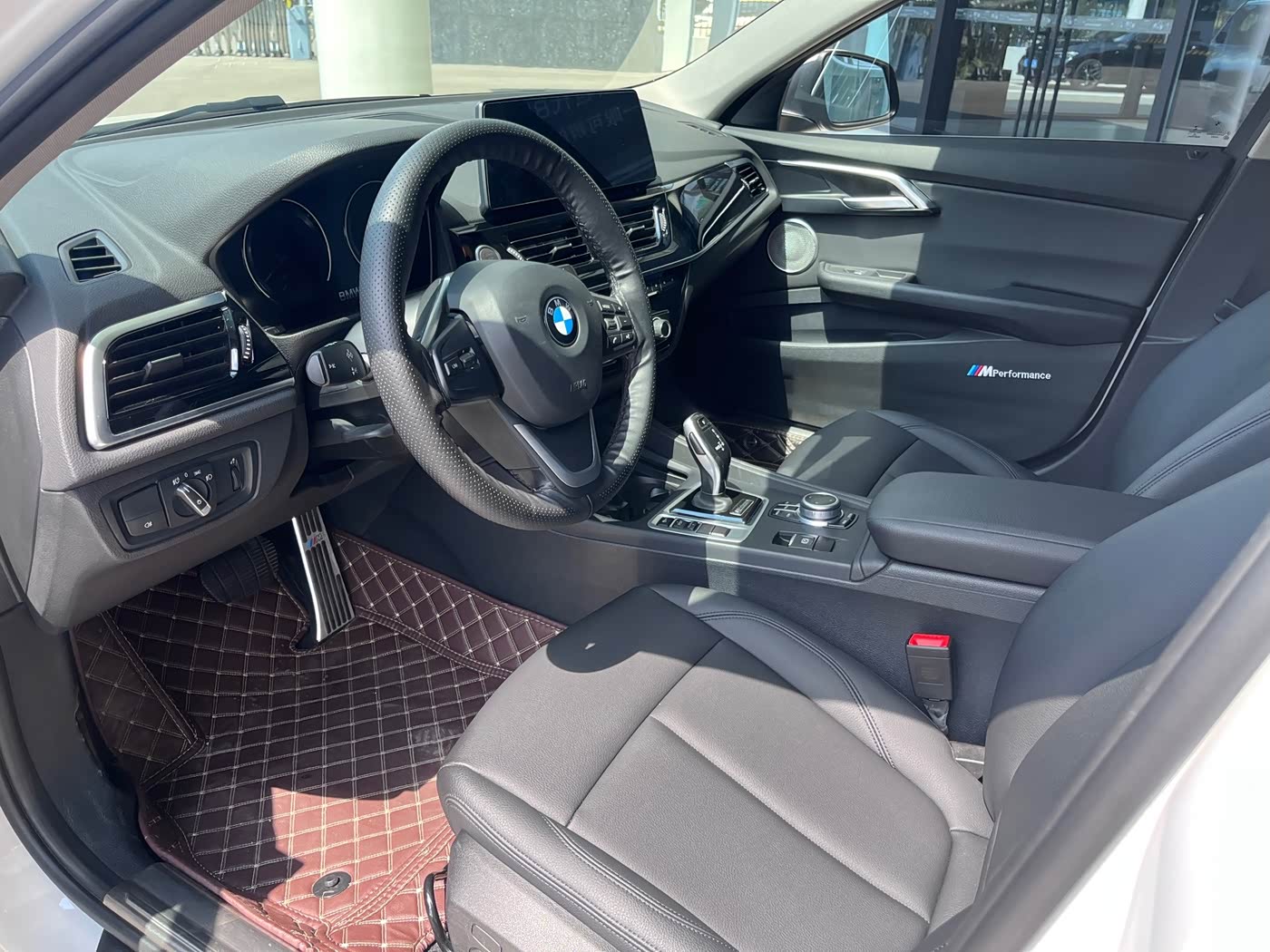 BMW 1 Series 1.5 л 2021 г. Белый, пробег 46000 км