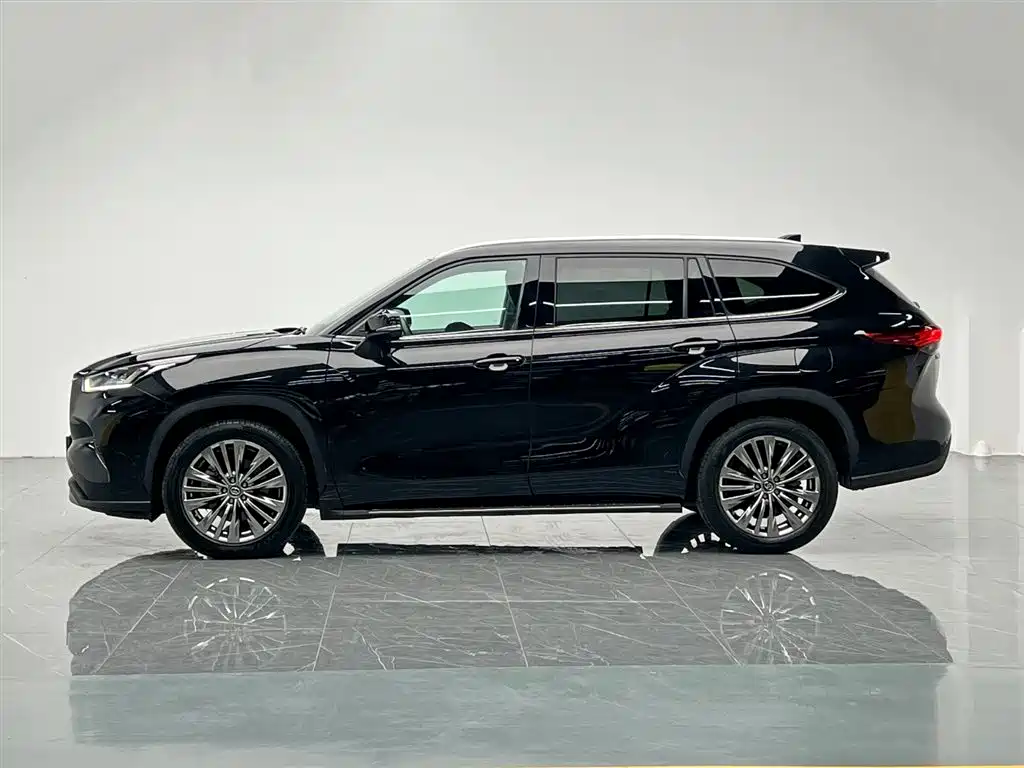 Toyota Highlander 2022 380T Luxury 7 мест