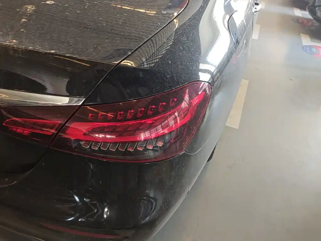 Mercedes-Benz E-Class — миниатюра 8