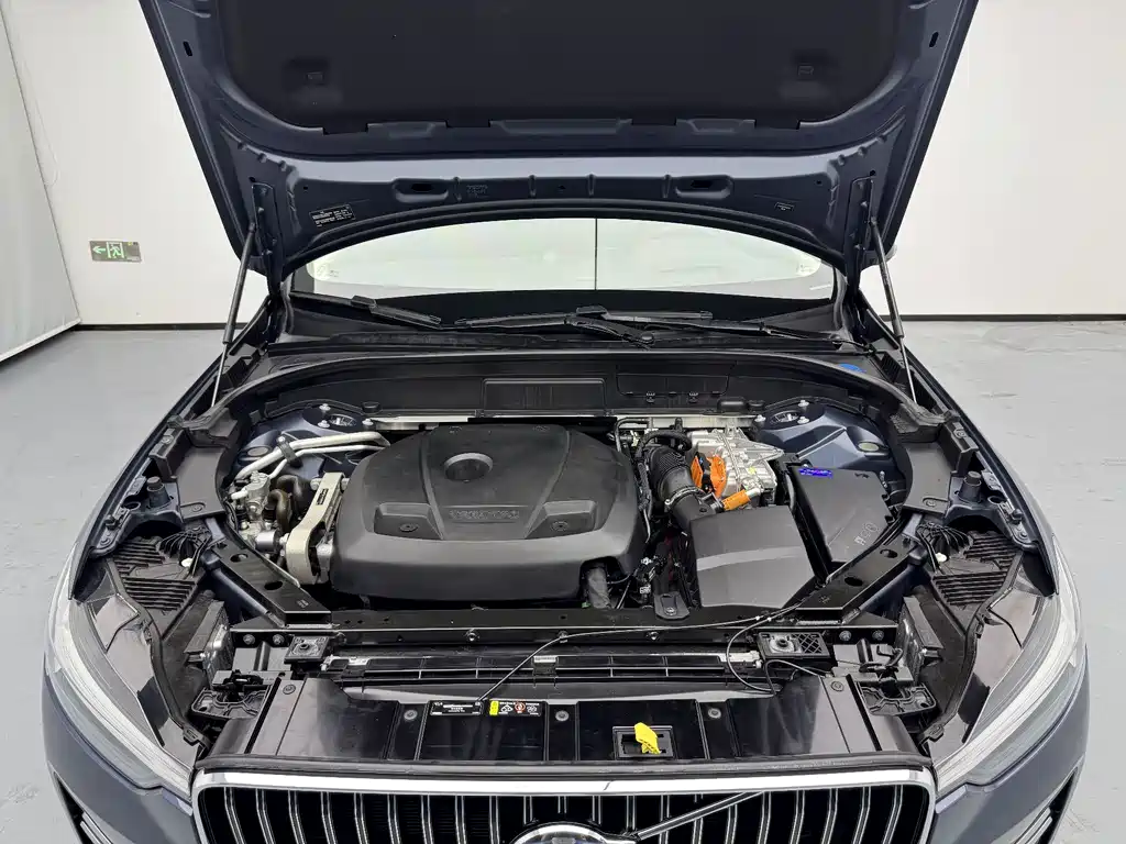 Volvo XC60 PHEV — миниатюра 11