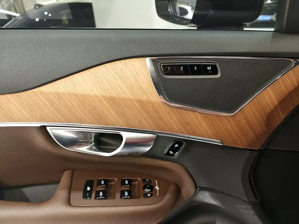 Volvo XC90 — миниатюра 15