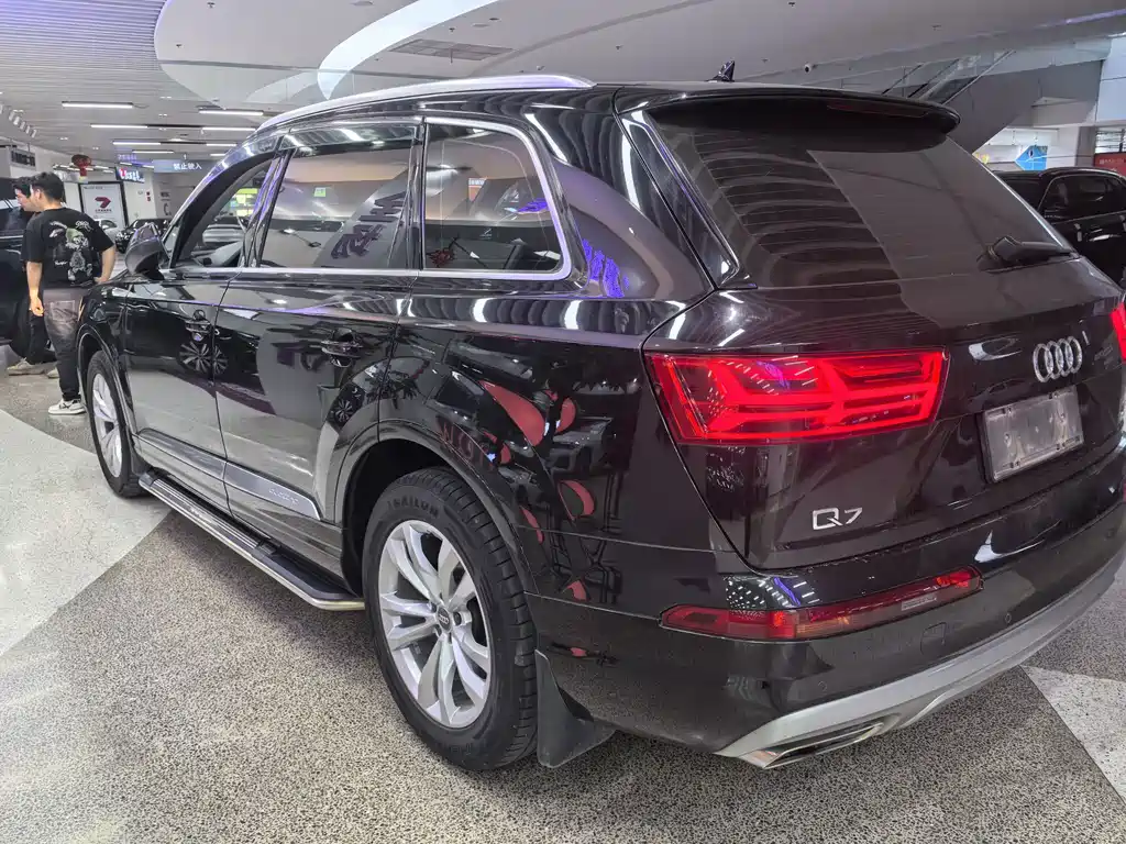 Audi Q7 — миниатюра 8