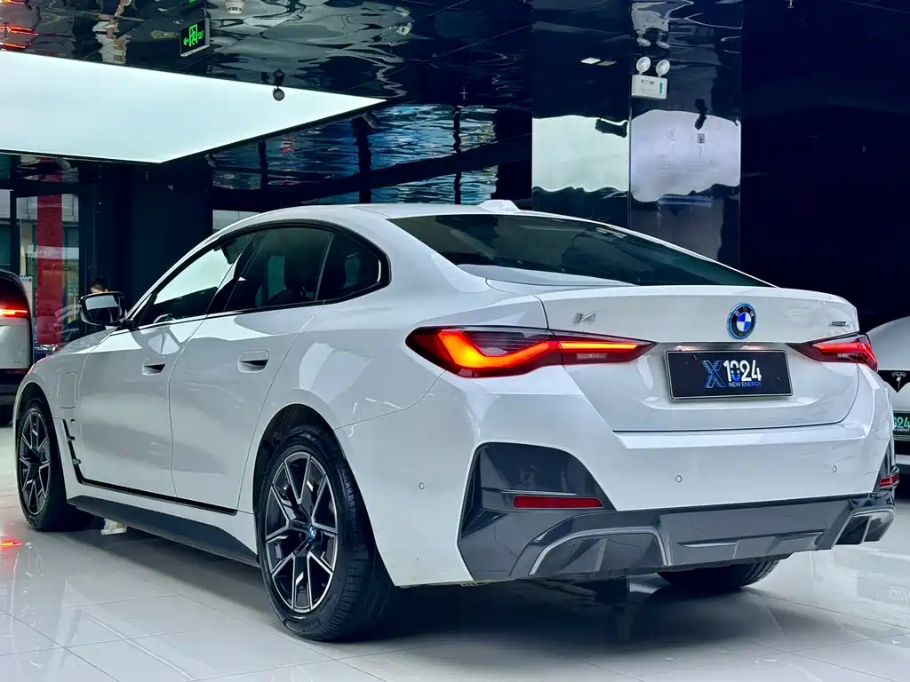 BMW i4 — миниатюра 6