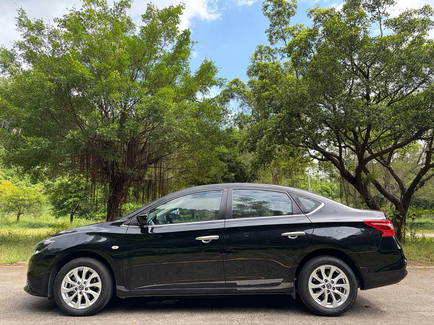 Nissan Sylphy 1.6 л 2022 г. Чёрный, пробег 50000 км