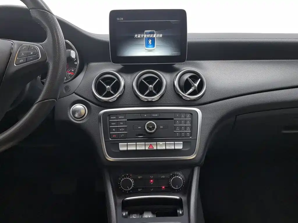 Mercedes-Benz GLA — миниатюра 12