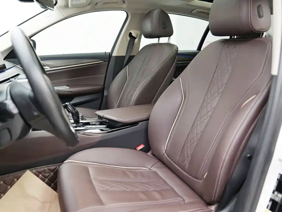 BMW 5 Series New Energy — миниатюра 7
