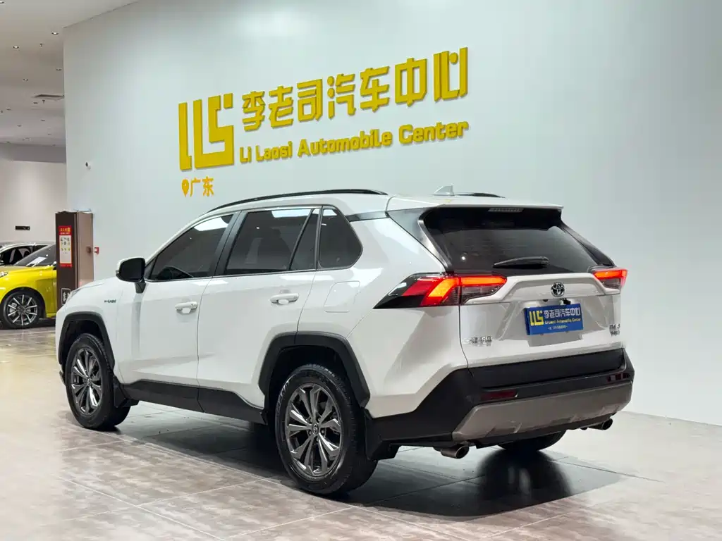 Toyota RAV4 — миниатюра 5