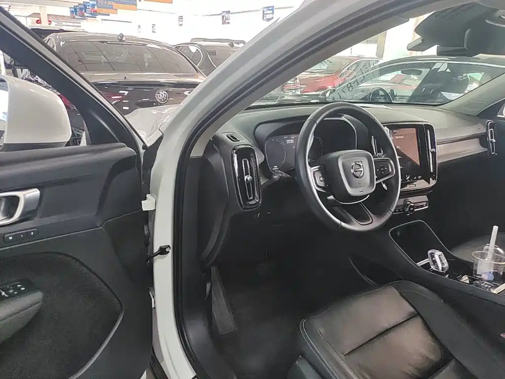 Volvo XC40 — миниатюра 16