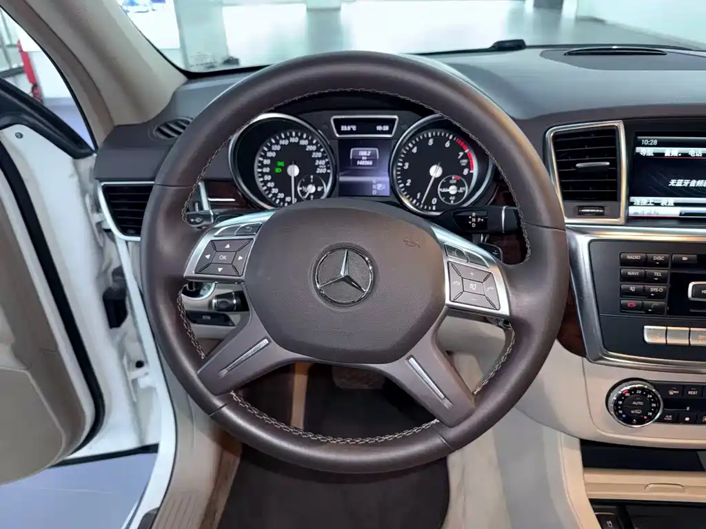 Mercedes-Benz M-Class — миниатюра 15