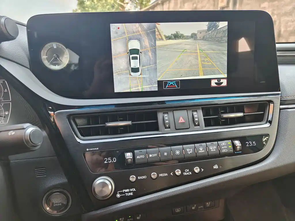 Lexus ES — миниатюра 10