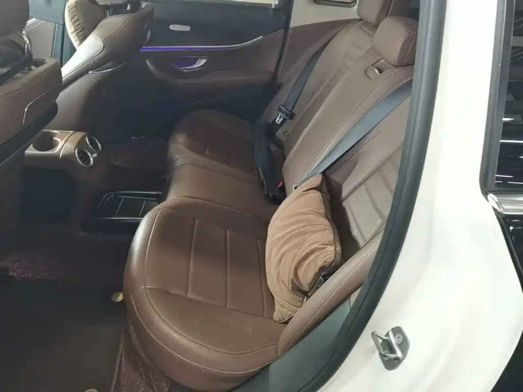 Mercedes-Benz E-Class — миниатюра 17