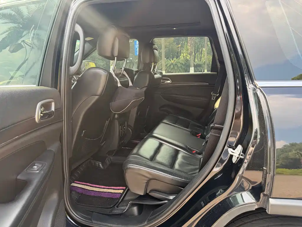 Jeep Grand Cherokee (Import) — миниатюра 10