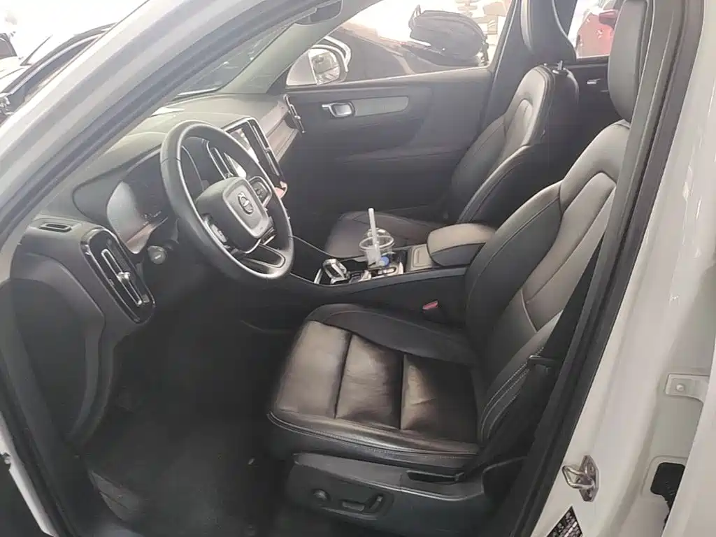 Volvo XC40 — миниатюра 15