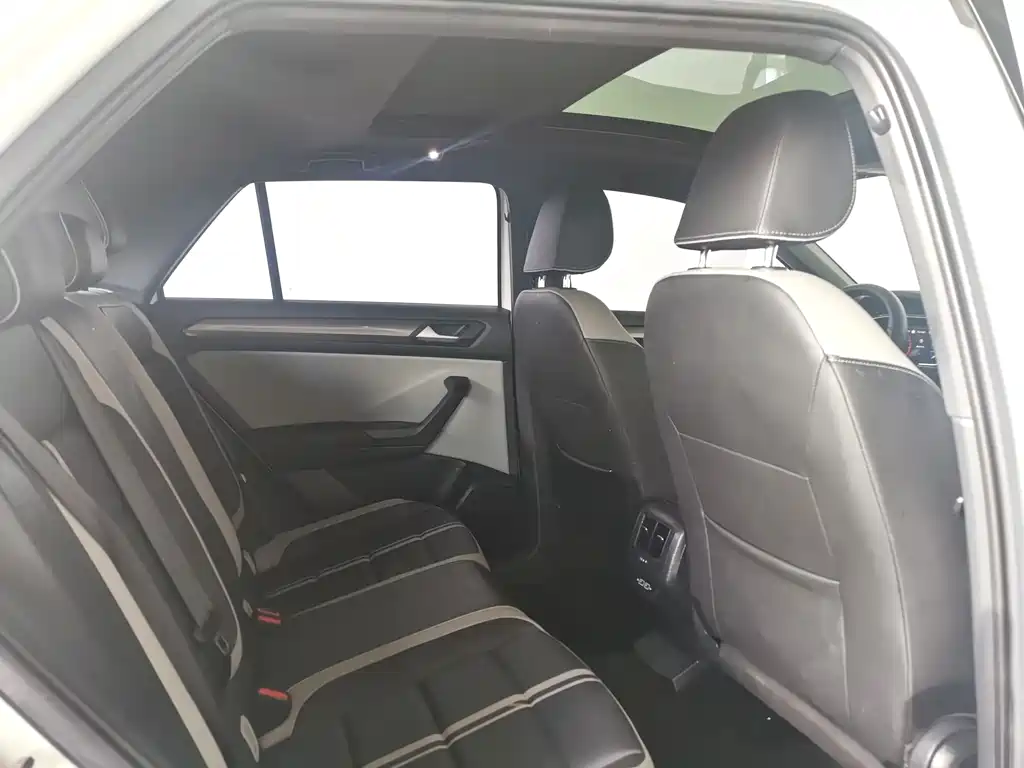 VOLKSWAGEN T ROC EXPLORING SONGS