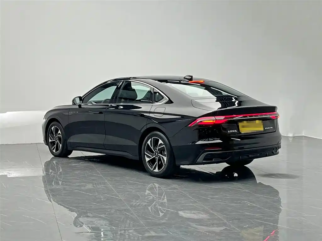 Lincoln Z 2022 i