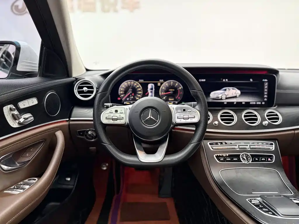 Mercedes-Benz E-Class — миниатюра 10