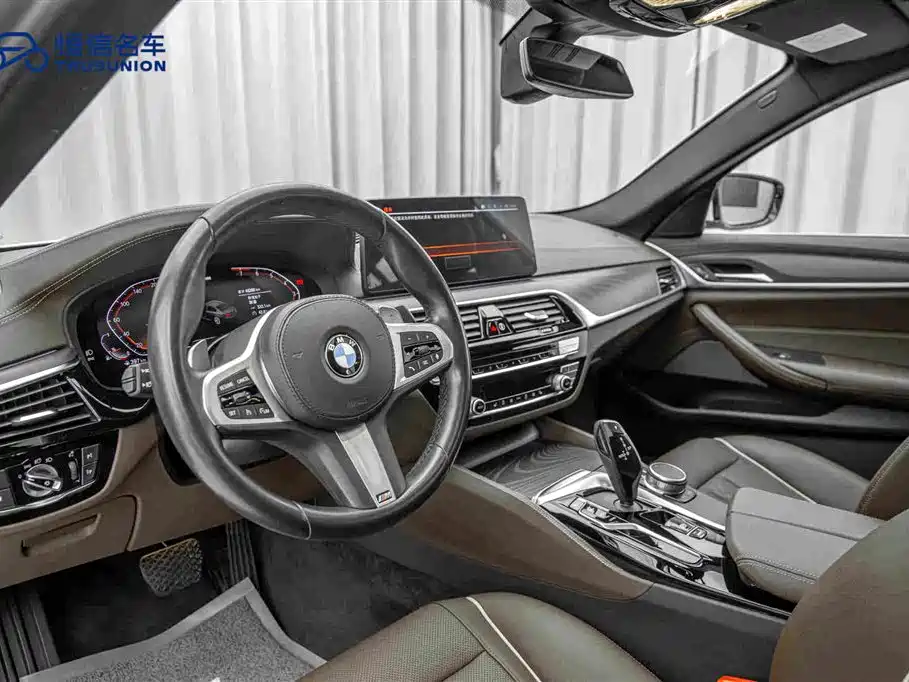 BMW 5 Series — миниатюра 12