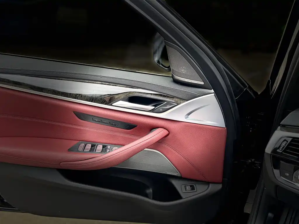 BMW 5 Series — миниатюра 15