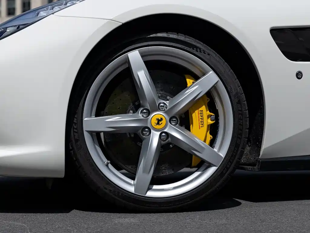 Ferrari GTC4Lusso — миниатюра 8