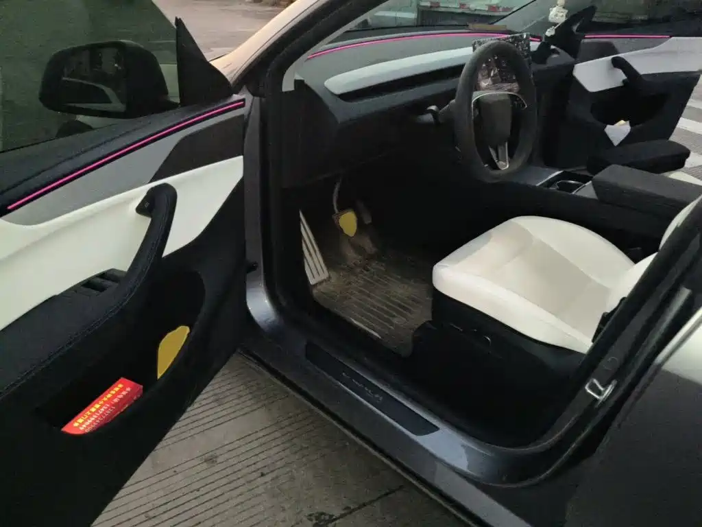 Tesla Model Y — миниатюра 14