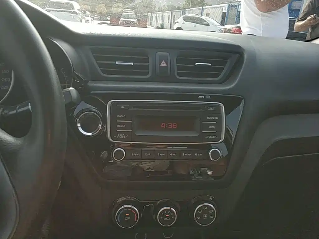 Kia K2 — миниатюра 13