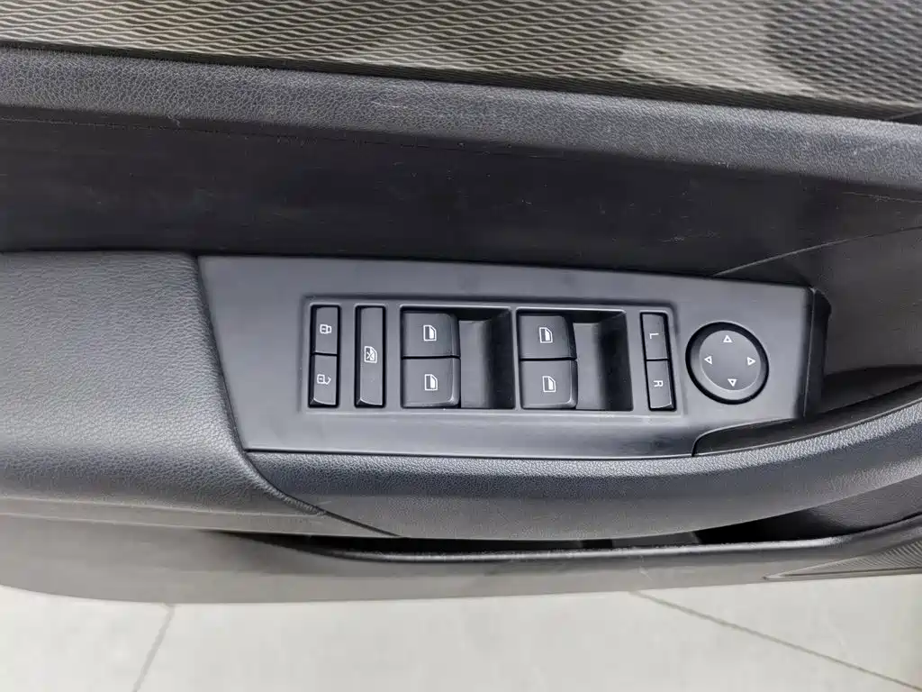 Roewe 360 — миниатюра 9