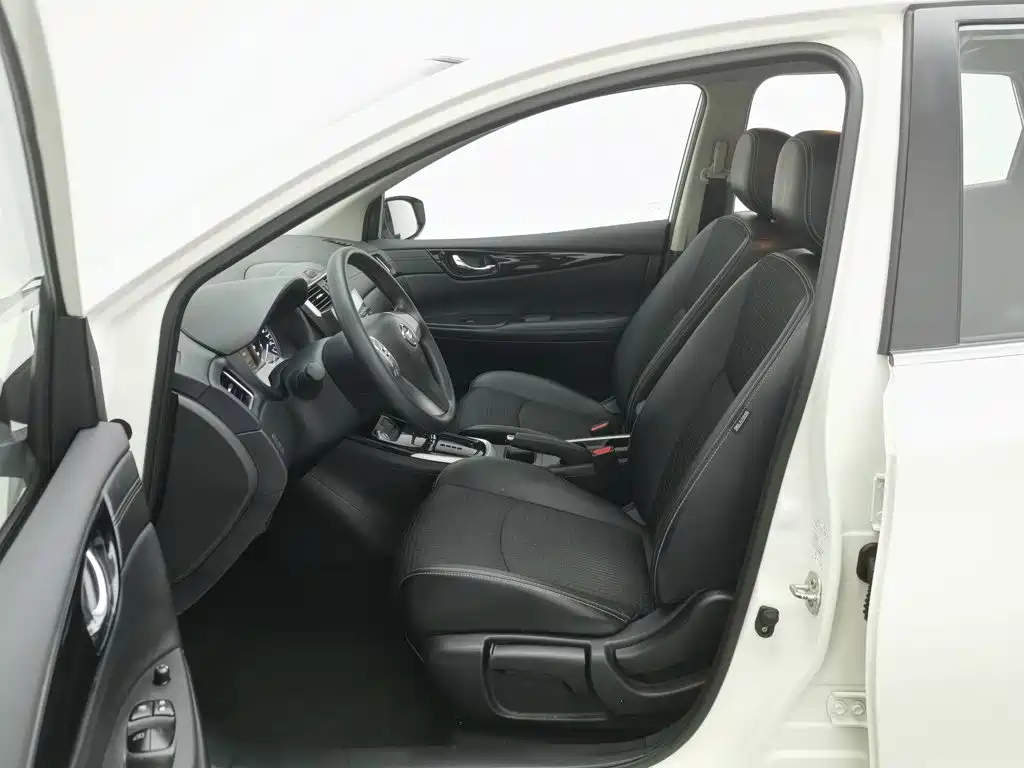 Nissan Tiida — миниатюра 10