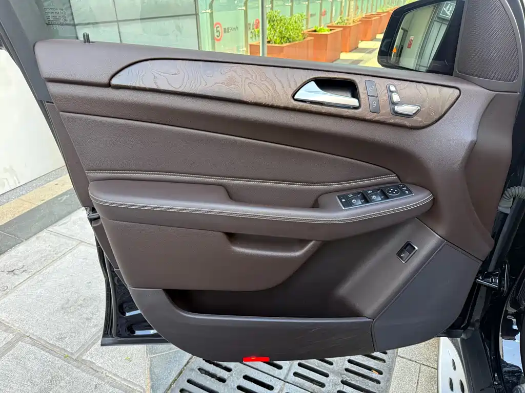 Mercedes-Benz GLE (Import) — миниатюра 17