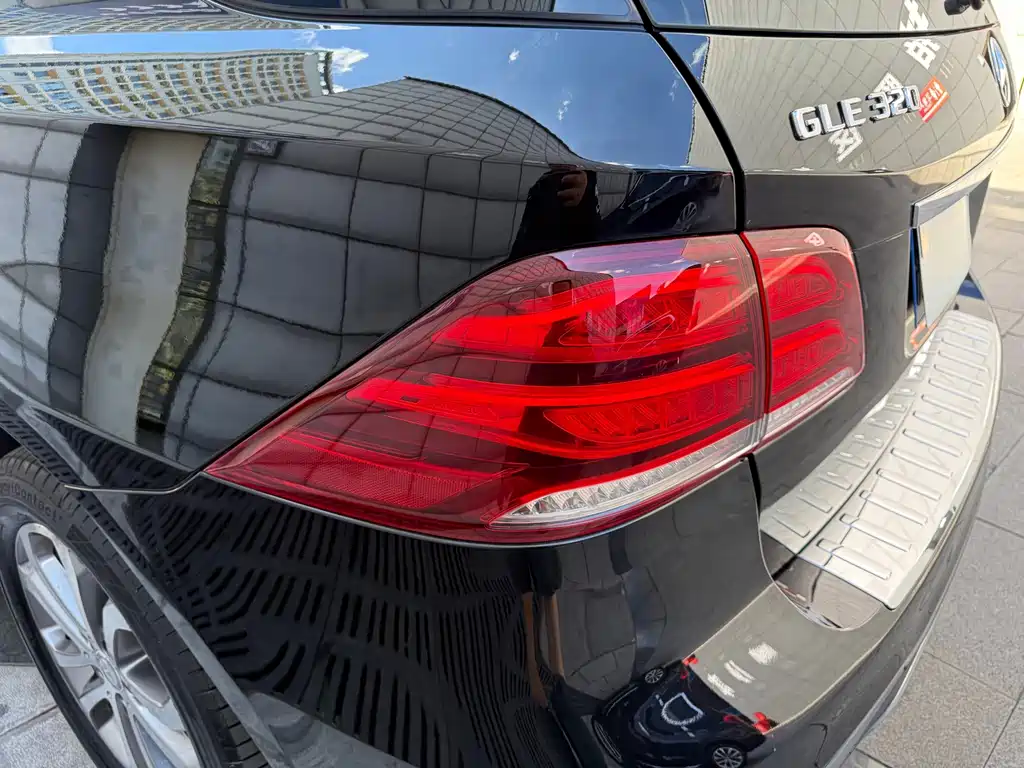 Mercedes-Benz GLE (Import) — миниатюра 37