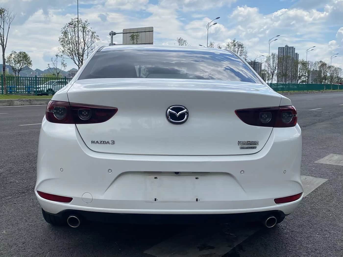 Mazda Mazda3 Axela 2.0 л 2021 г. Белый, пробег 40000 км
