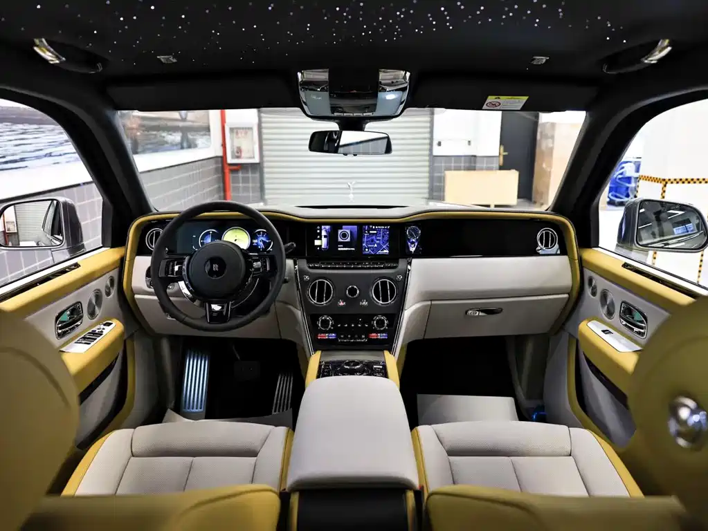 Rolls-Royce Cullinan 2025 мест