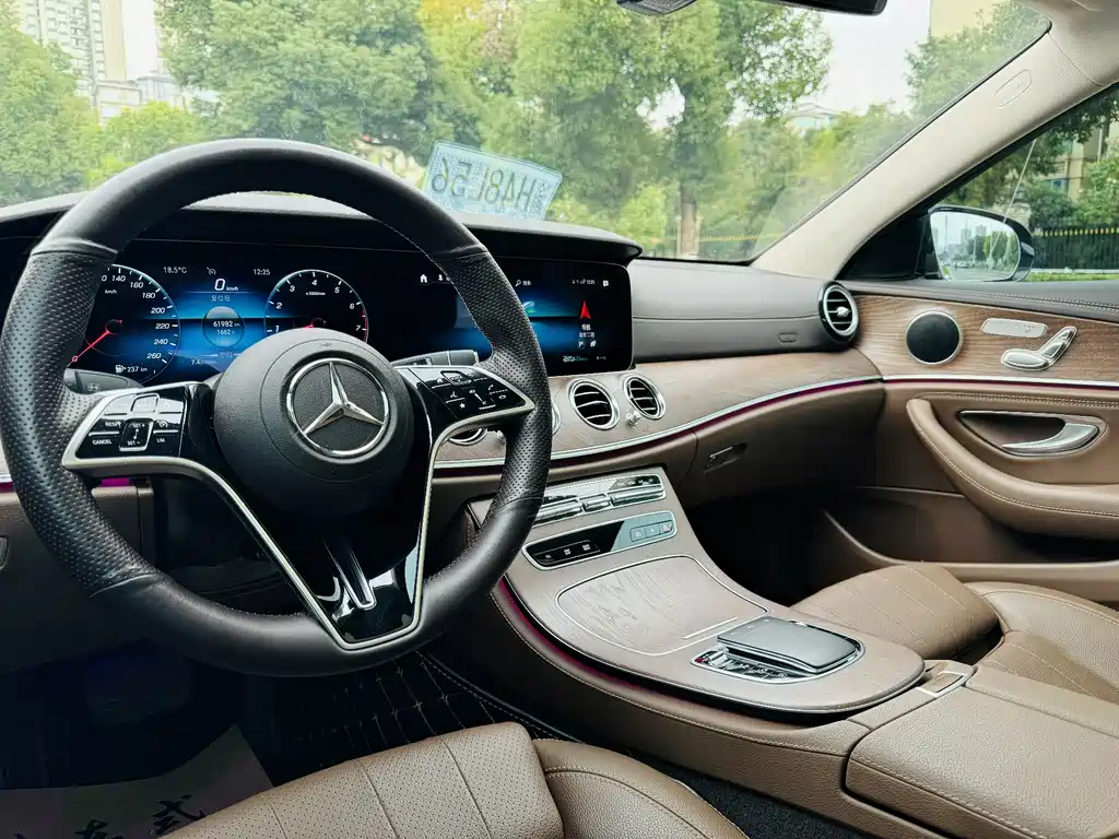 MERCEDES-BENZ E CLASS