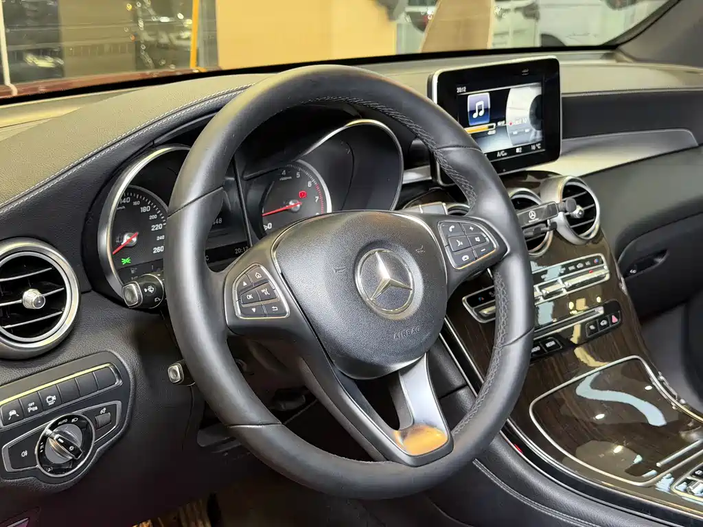 Mercedes-Benz GLC 2017 GLC 260 4MATIC Luxury