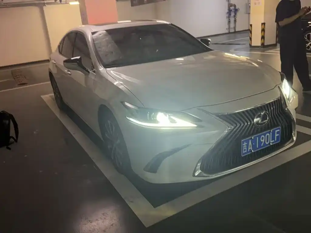 Lexus ES — миниатюра 2