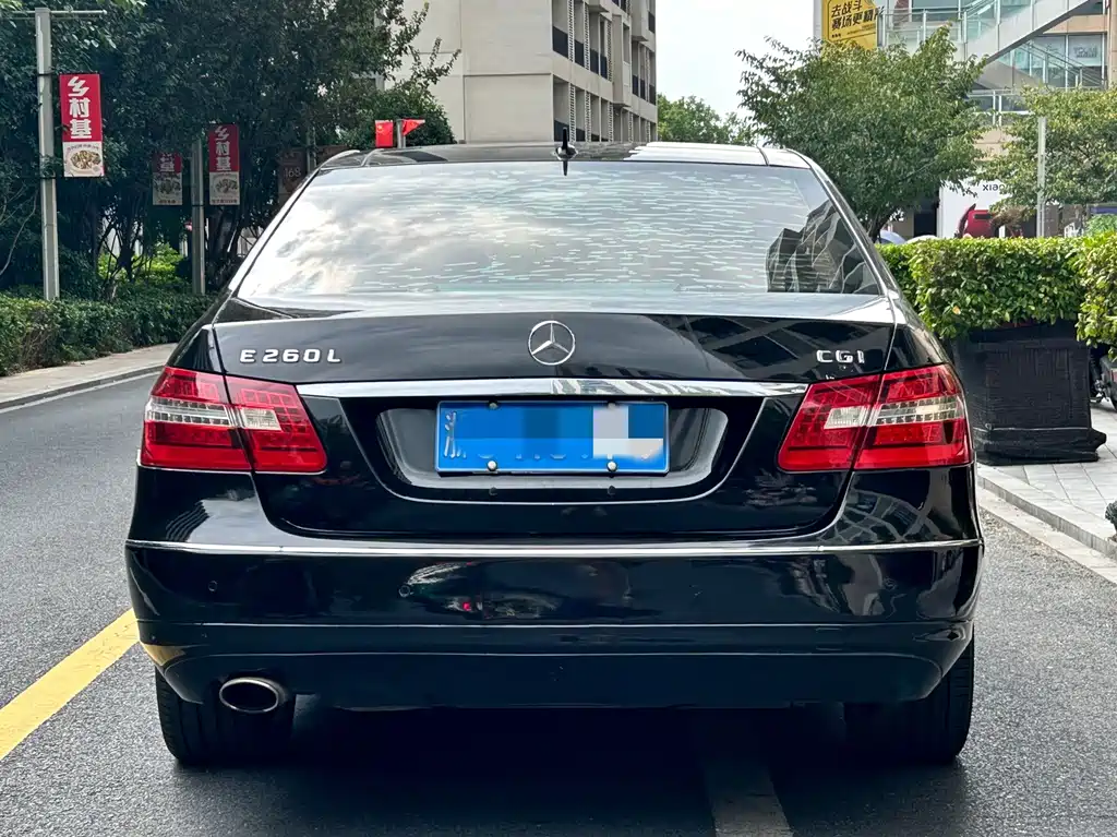 Mercedes-Benz E-Class — миниатюра 5