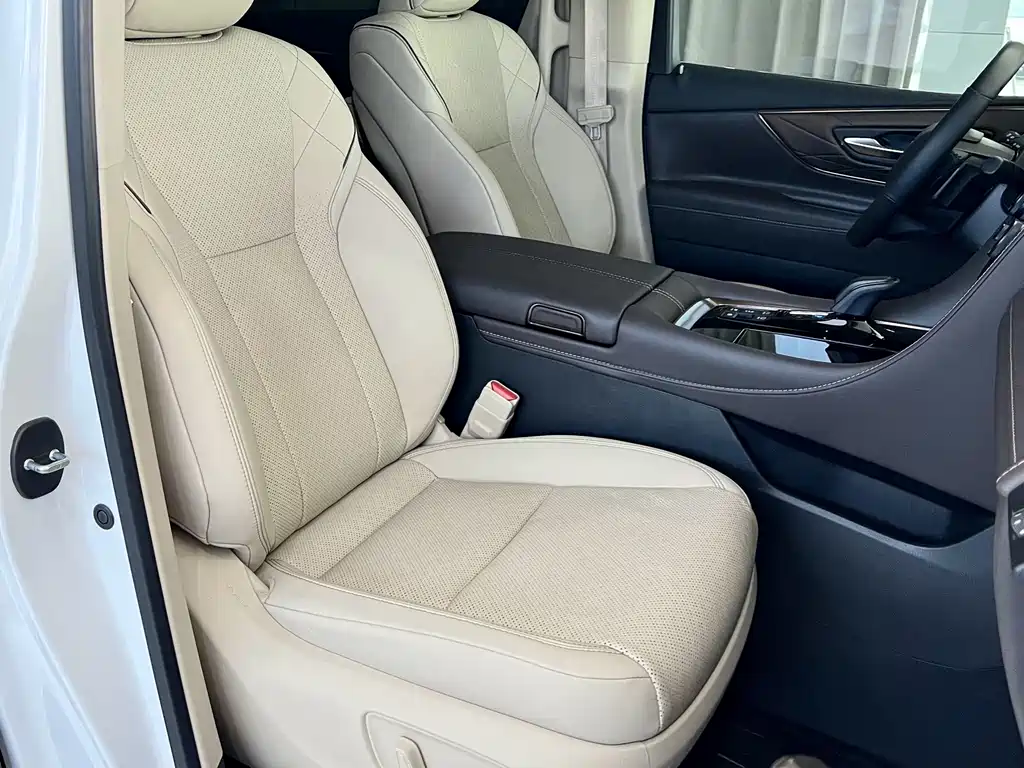 Toyota Alphard — миниатюра 8