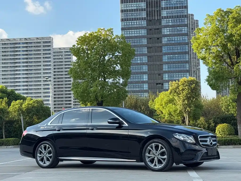 Mercedes-Benz E-Class — миниатюра 12
