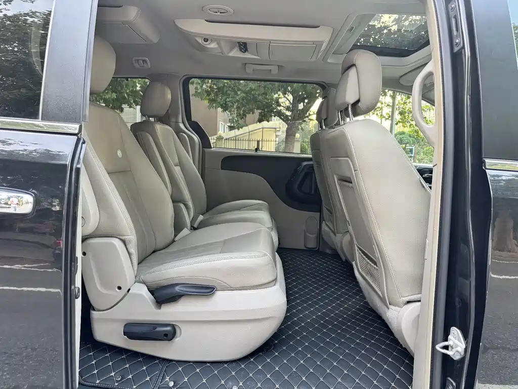 Chrysler Grand Voyager (Import) — миниатюра 18