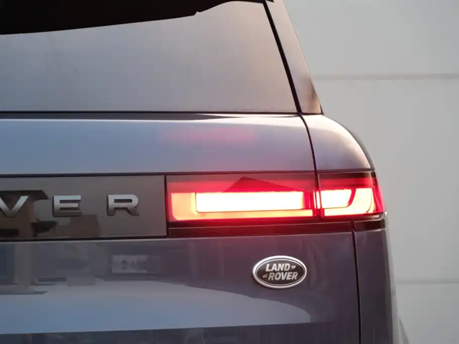 Land Rover Range Rover Sport 2023 — фото 14