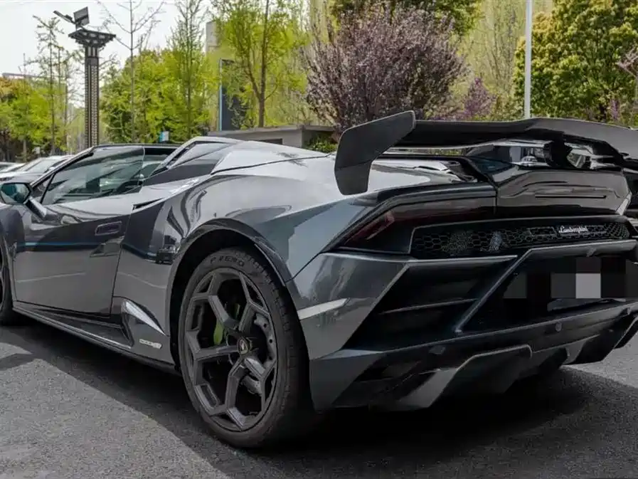 LAMBORGHINI HURACÁN