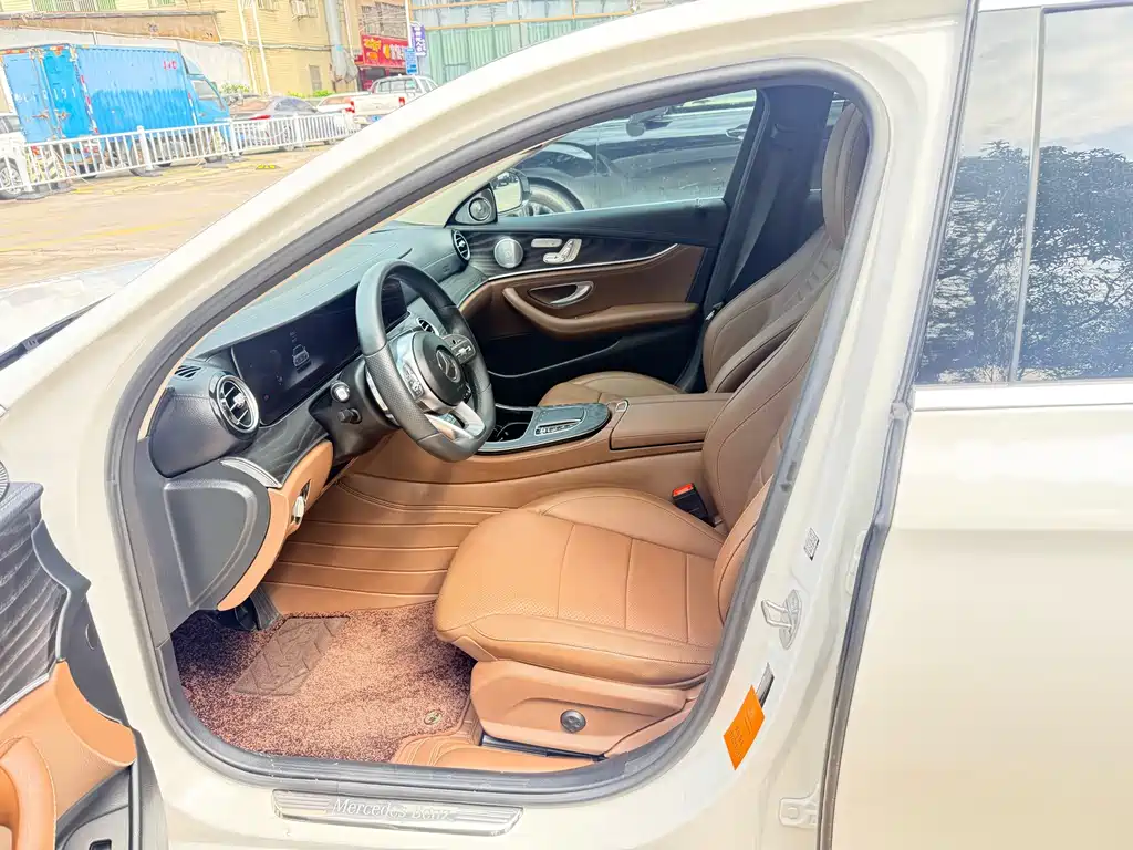 Mercedes-Benz E-Class — миниатюра 2