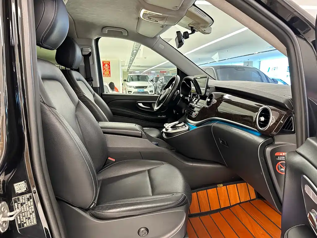 Mercedes-Benz V-Class — миниатюра 12